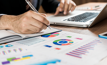STERIS investor relations information.