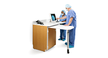 Ergonomic height allows the entire OR staff to comfortably use the station.