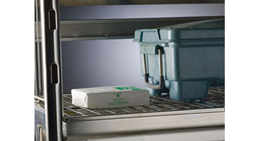 Placement of the VERIFY SixCess challenge pack in a steam sterilizer